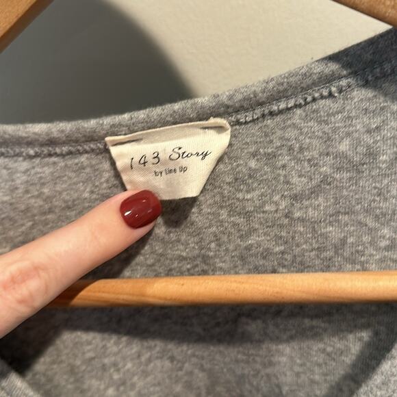 1.4.3. Story by Line Up Small Gray V-Neck Pullover Sweater - Picture 2 of 7